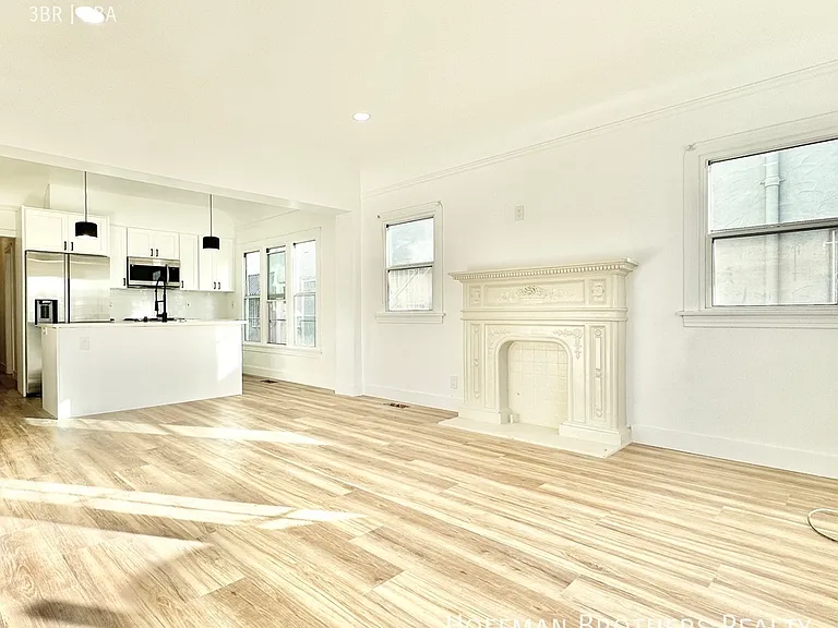 330 N Spaulding Ave — Photo 5