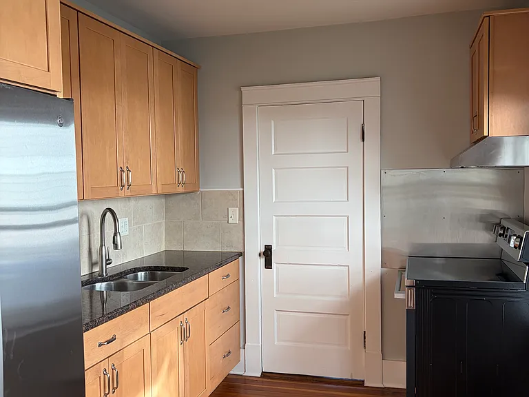 50 Latham St — Photo 3