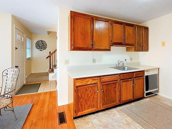 4th image of 200 Heroux Blvd Unit 1406