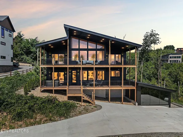743 Village Loop Rd, Gatlinburg, TN 37738