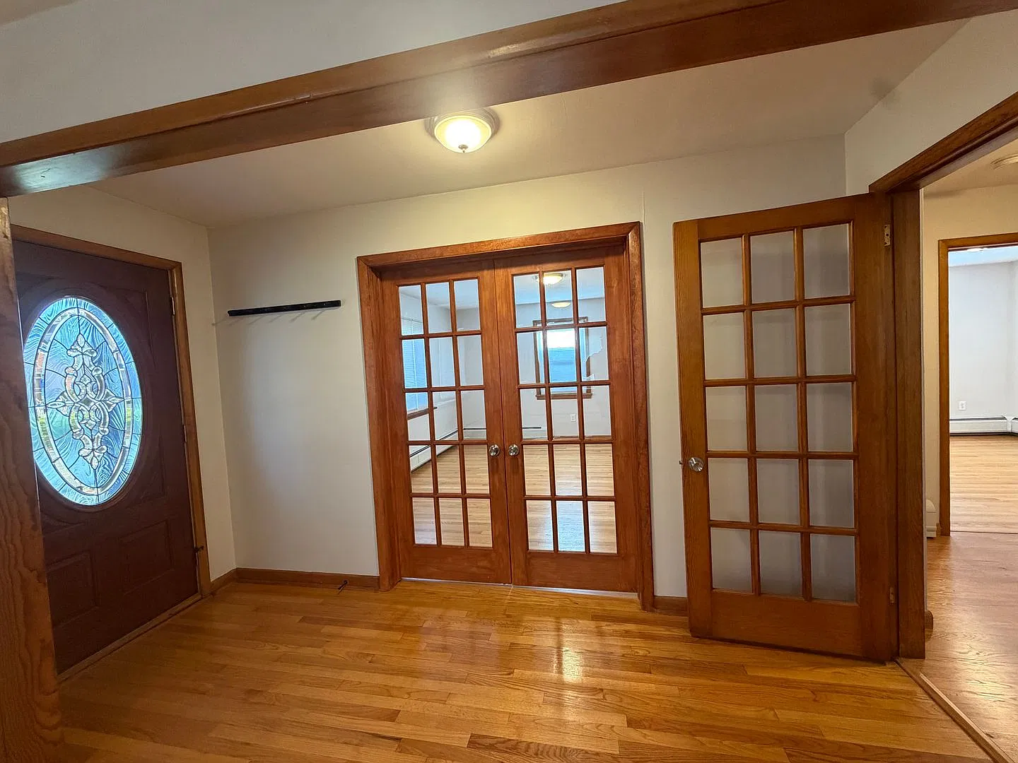 Beautiful 2-Bedroom Single Family Home — Photo 3