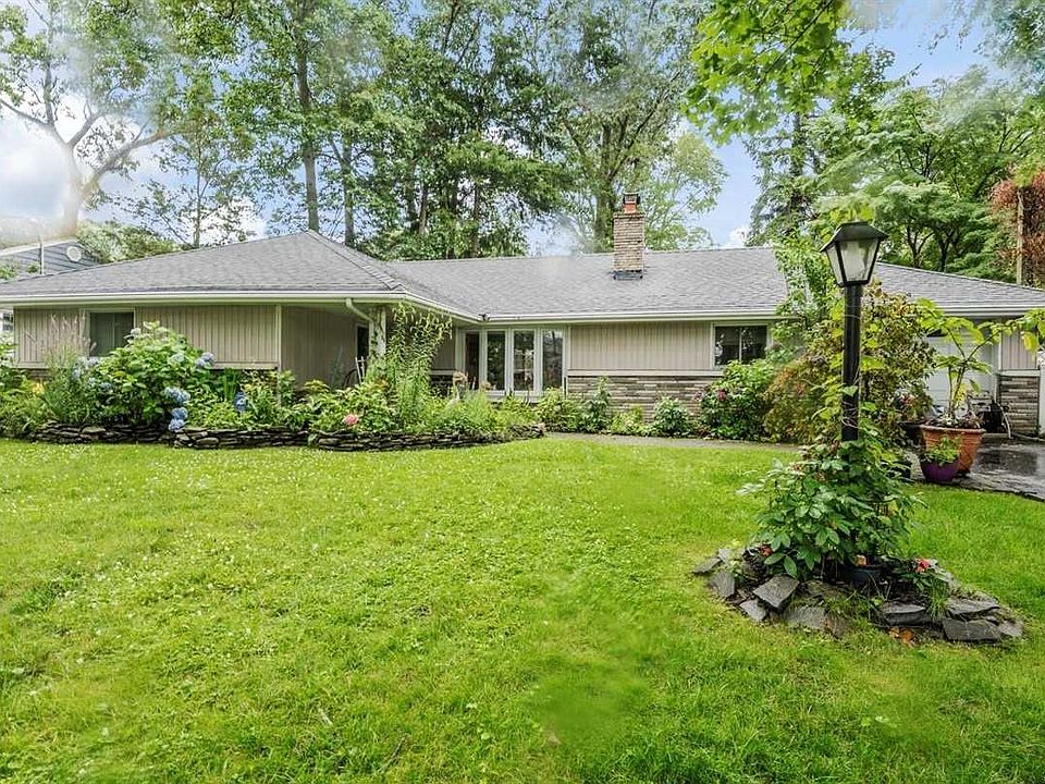 1st image of 86 Algonquin Ave