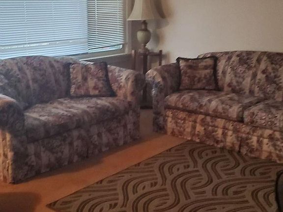 4th image of 460 Elm Dr
