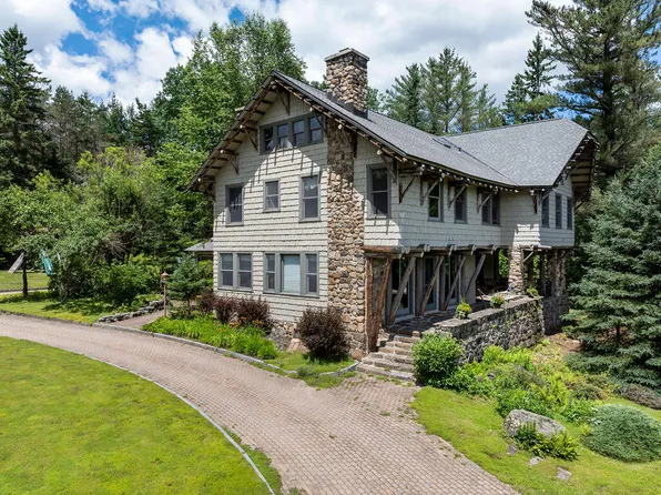 32 Cobble Hill Rd, Lake Placid, NY 12946