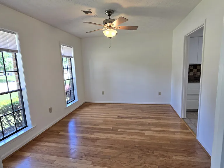 3944 Elm Ave — Photo 3