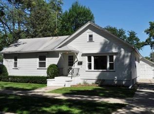 521 Lavoie Ave, Elgin, IL 60120