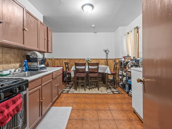 904 Avenue C image 5 of 15