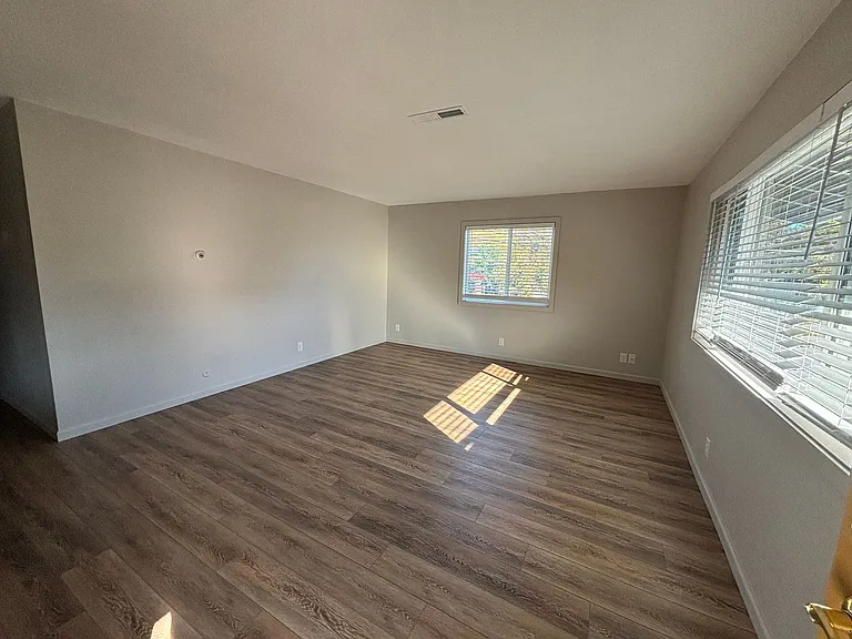 1404 Toole Ave — Photo 16