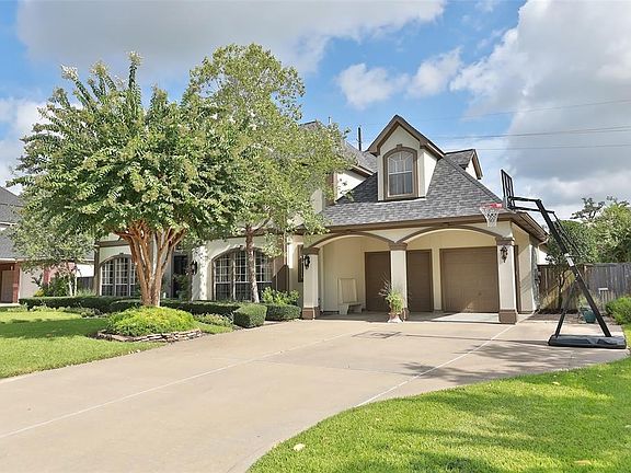 Plenty of room in 3 car tandem garage.