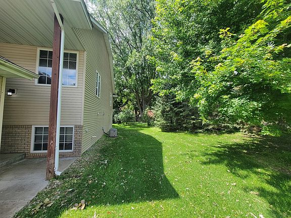 3rd image of 2729 Parkhaven Ct N