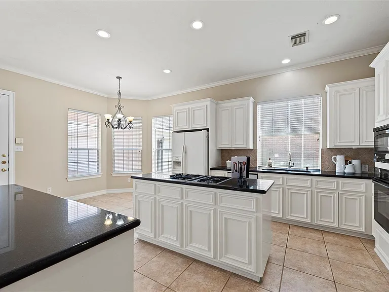 2923 Zachary Bend Ln — Photo 14