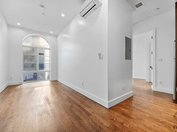 230 20th Street image 1 of 14