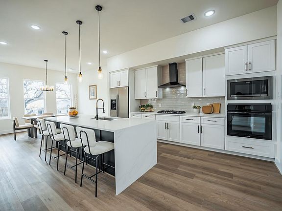 3rd image of 4107 Dreyfus St