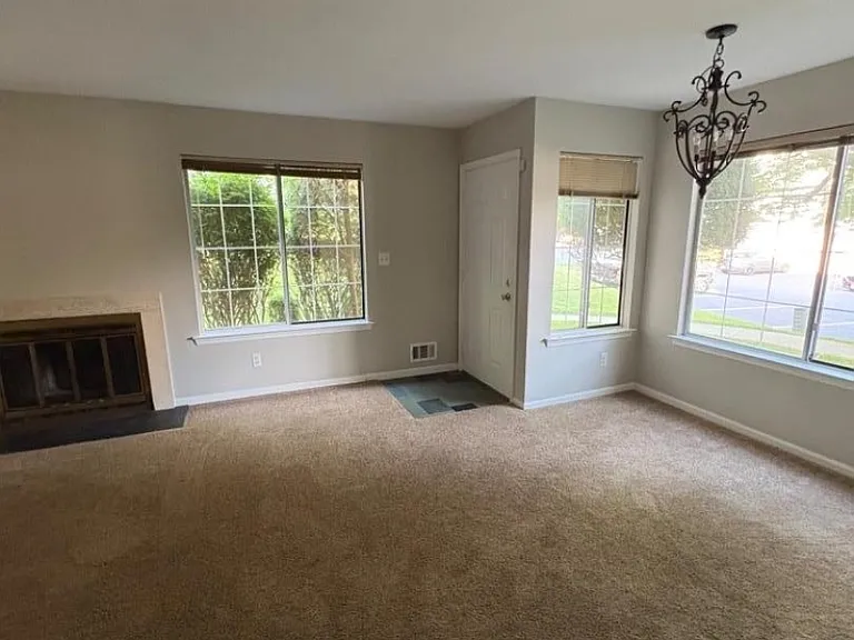 9 Pendleton Ct — Photo 3
