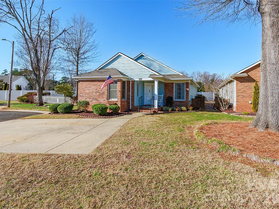 1st image of 609 Heathridge Rd