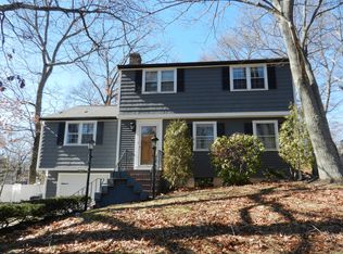 125 Ledgewood Rd, Dedham, MA 02026
