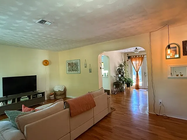 1978 E 19th Ave — Photo 3
