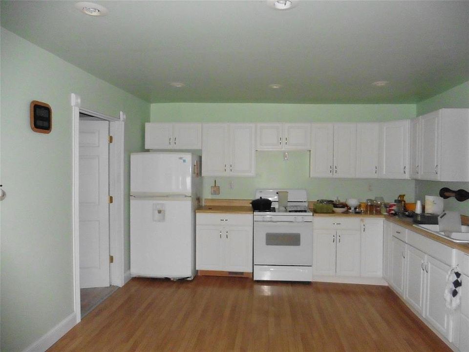 2nd image of 512 W 4th St