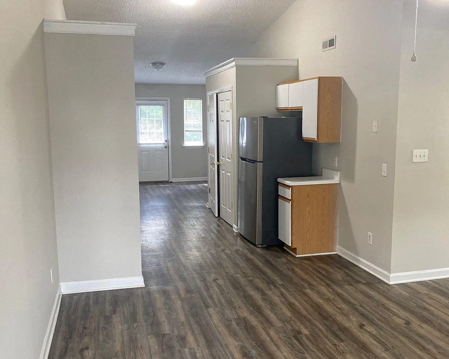 3 bed, 2.0 bath, 1300 sqft, $1,500 — Photo 2