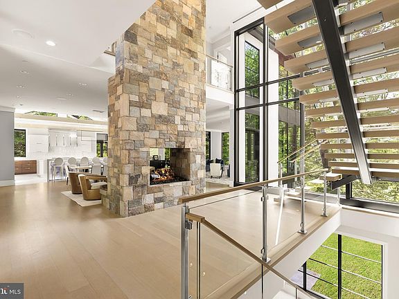 5th image of 3 Bay Tree Ln