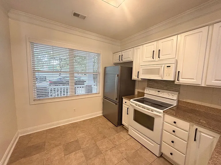 820 Forest Park Rd — Photo 6