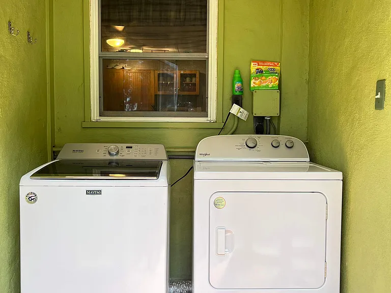 1158 Hawthorne Ave — Photo 8