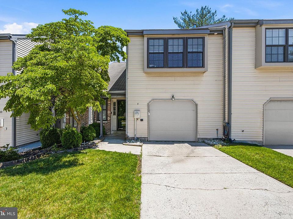 1st image of 9 Emily Ct