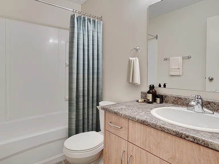 2212 A Saint Charles Ave — Photo 5