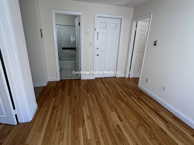 Pine St — Photo 16