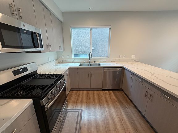 5th image of 22425 Del Valle St APT 1