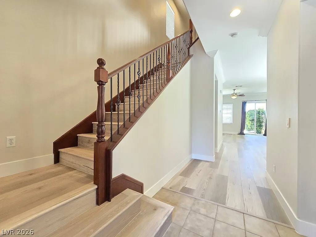 3 bed, 2.5 bath, 2077 sqft, $2,595 — Photo 2