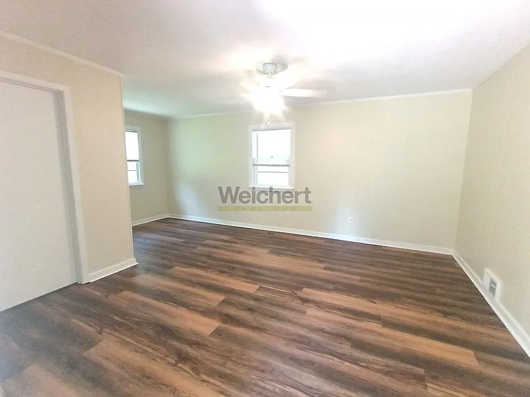 809 Thomas St — Photo 5