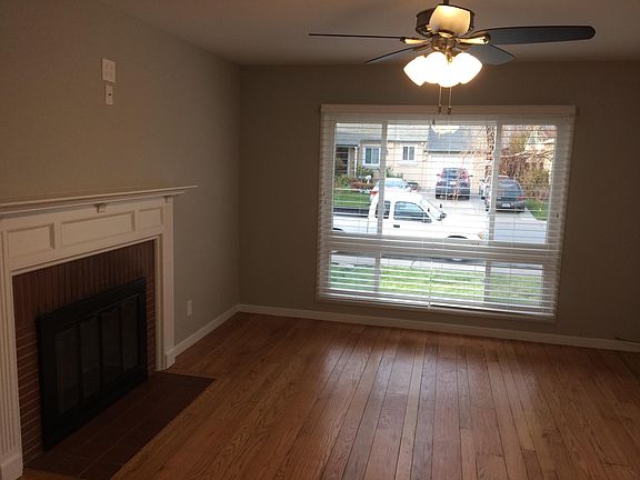 Spacious Living Room/Beautiful Hardwood flooring!