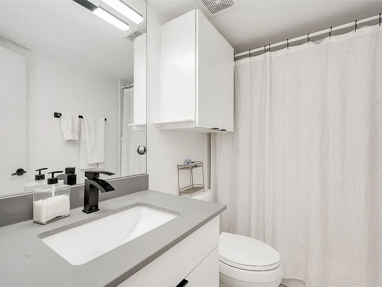 400 E 30th St #105 — Photo 26
