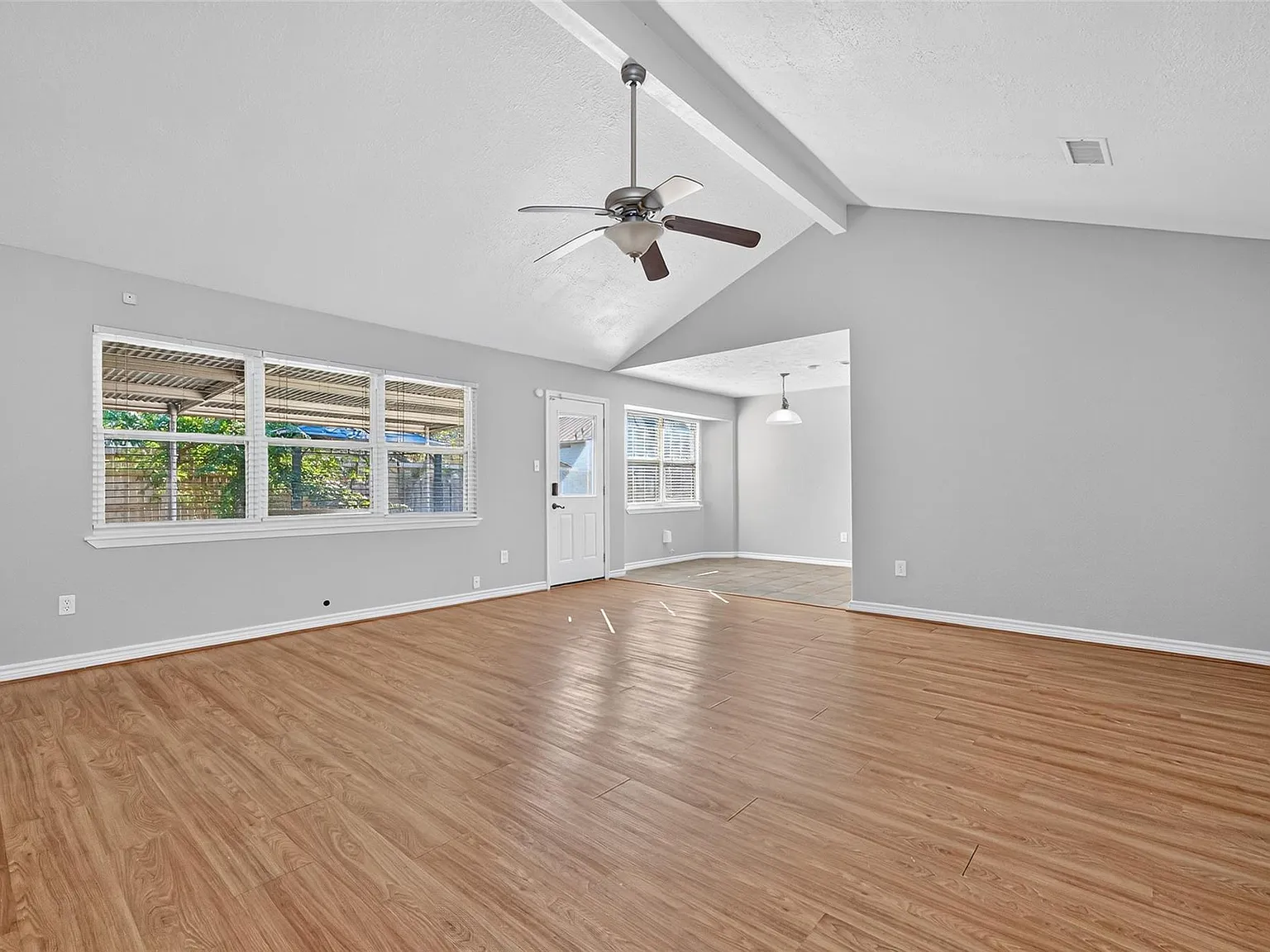 4 bed, 2.0 bath, 1405 sqft, $1,800 — Photo 4