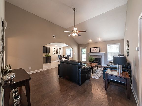4th image of 1033 Charles Thomas Dr