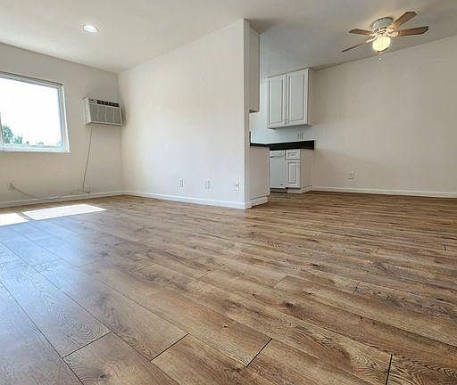 3rd image of 5445 Lindley Ave #27