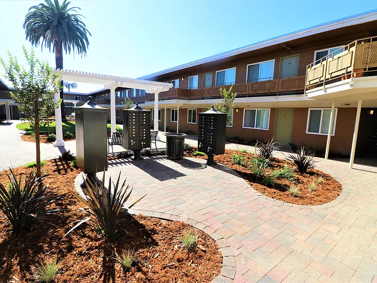 Coral Gardens Apartments — Photo 19
