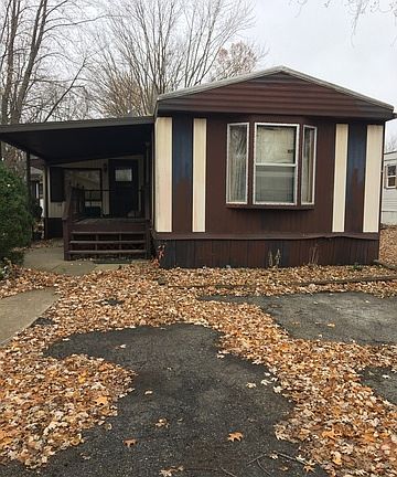 2nd image of 611 Carriage Lane Est