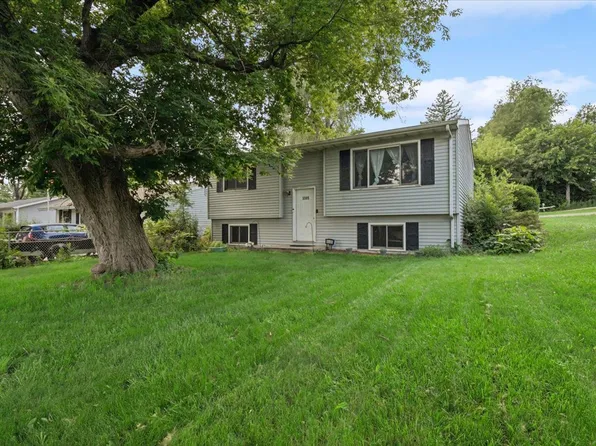 5505 Lucina Ave, McHenry, IL 60050