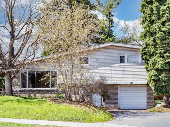 1259 Meadowlands Dr E, Ottawa, ON K2E 6K4