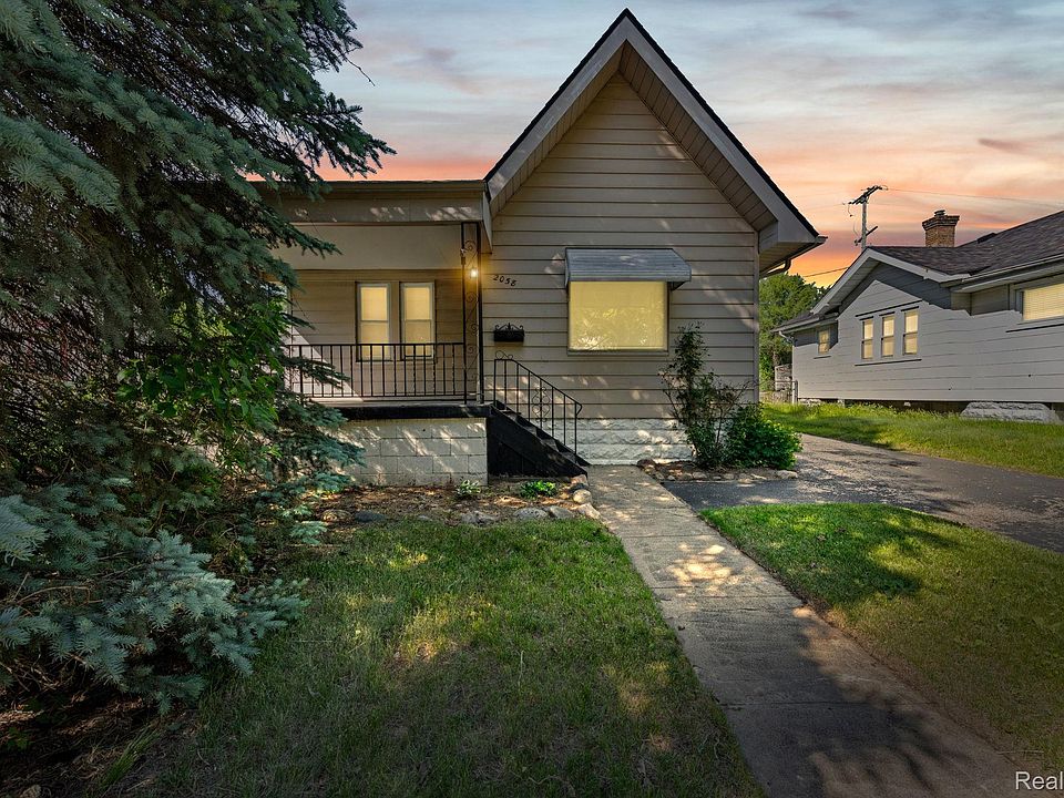 1st image of 2058 Cartier St