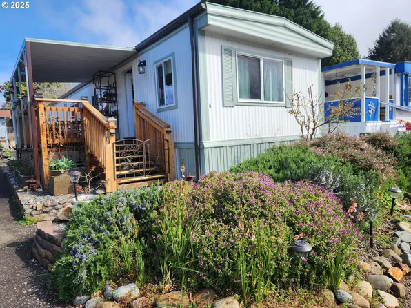 16131 W Hoffeldt Ln Space 5, Brookings, OR 97415