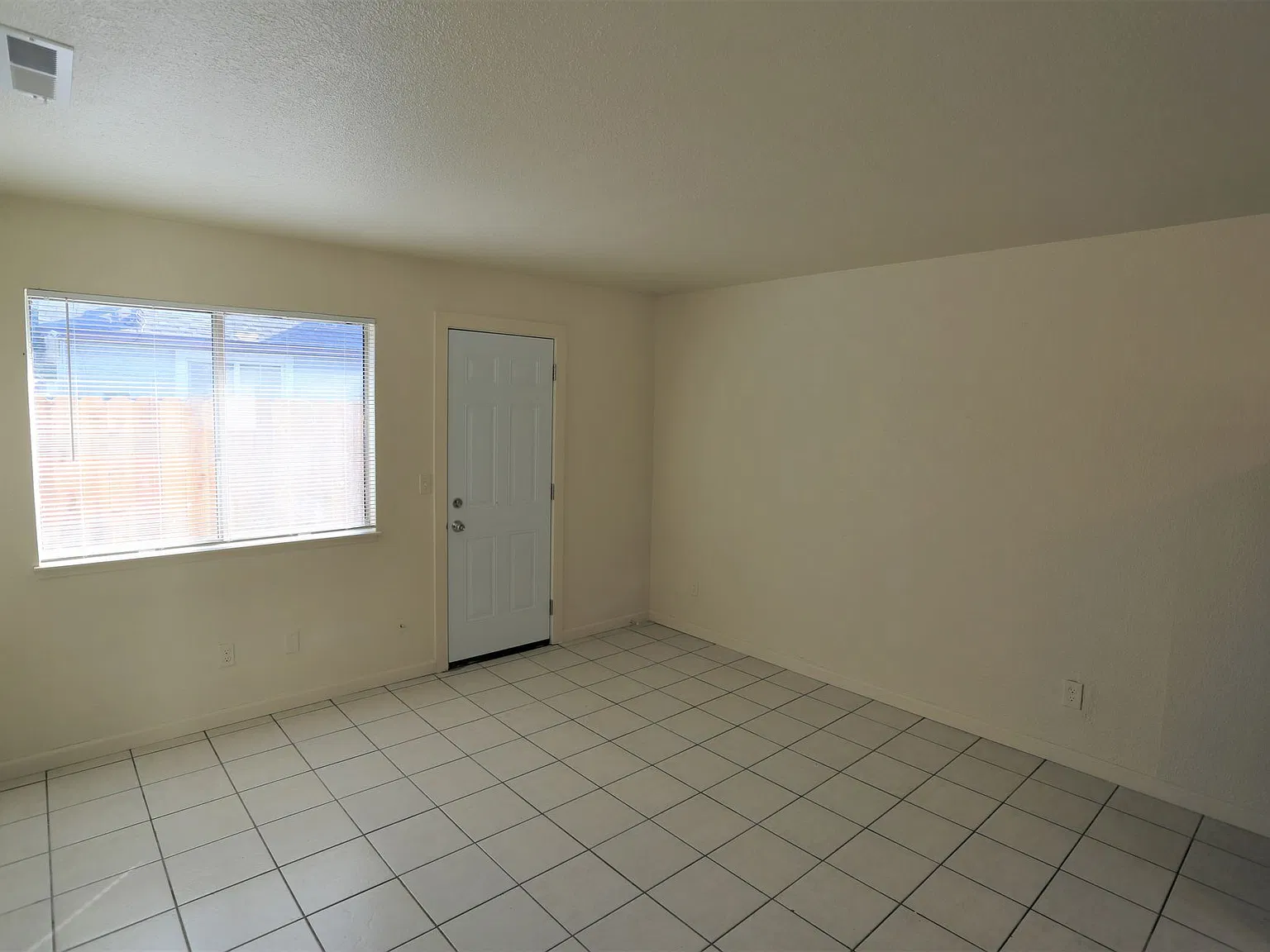 Adorable 2-Bedroom Newly Renovated — Photo 2