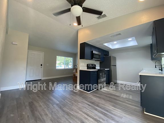 5th image of 206 Saint Petersburg Dr E APT A