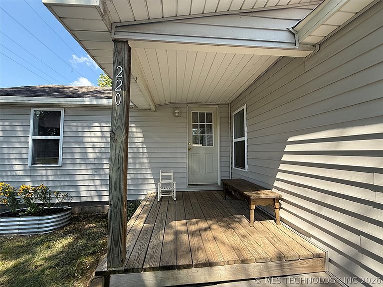 Listing photo 2