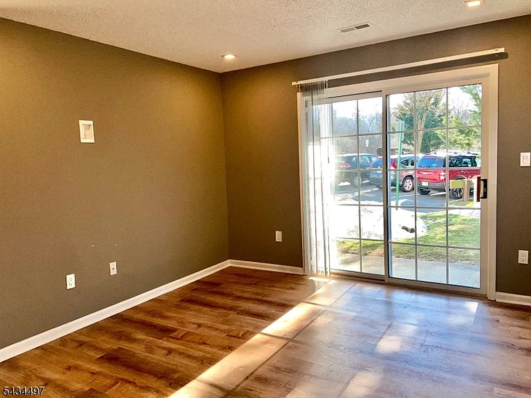 1023 Castle Rd — Photo 18