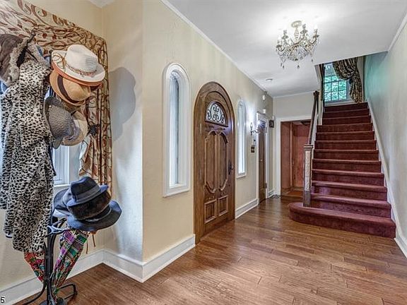 3rd image of 56 Woodcrest Ave