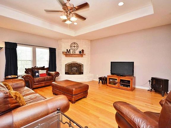 4th image of 106 Meadowbrook Dr