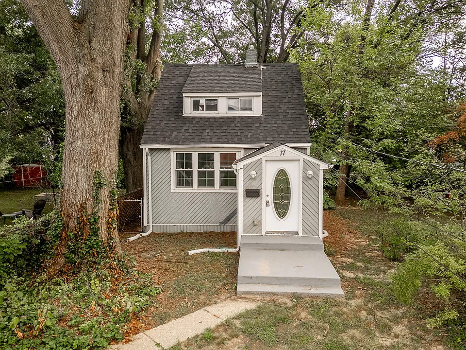 17 W Buckingham Ave